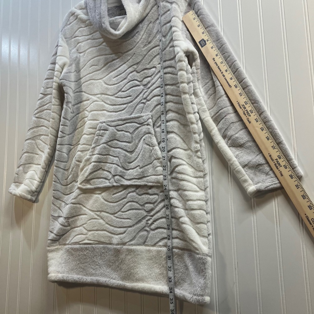 Anne Klein Sport Cowl Neck Fleece Tunic Sweatshirt Grey White Animal Print S EUC - Picture 10 of 11